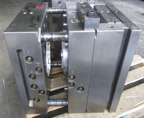PLASTIC INJECTION TOOLING STEEL MOLD BASE HAS APPROX 11-3/4 x 12-5/8 POCKET