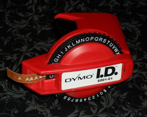 DYMO I.D. 2001-01 LABEL MAKER Hand Held Labeler WORKING labels W/FREE Roll (RED)