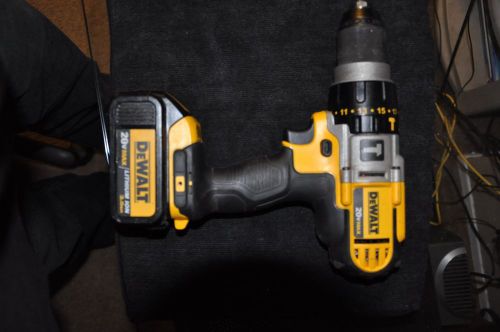Dewalt 20v  DCD985 Hammer Drill w/Battery