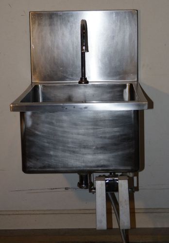 Commercial Knee Operated Hand Sink Stainless Steel