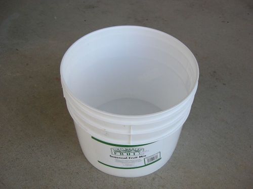 Lot of 4 food grade buckets with lids