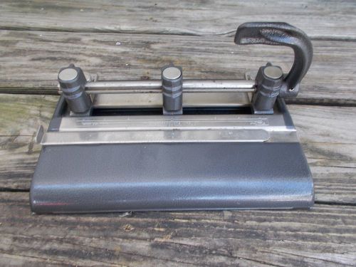 Vintage Master Products 3-Hole Punch Series 1000 Works Great