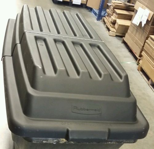 2 RUBBERMAID BLACK HINGED LID FITS 1/2 CU. YD. TILT TRUCK NEW (PICK/UP ONLY)