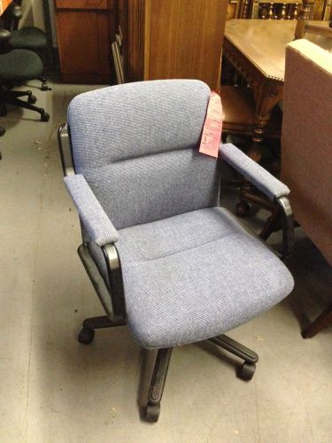 SECRETARIAL/MANAGER&#039;S CHAIR w/ CASTERS by HON OFFICE FURNITURE