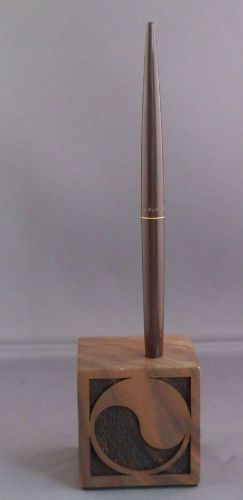 Parker Walnut Desk Cube with brown  jotter ball pen-Yin and Yang-brown pen