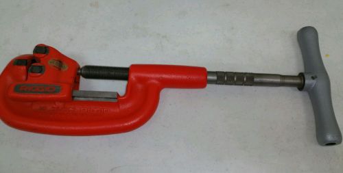 Rigid adjustable heavy duty pipe cutter