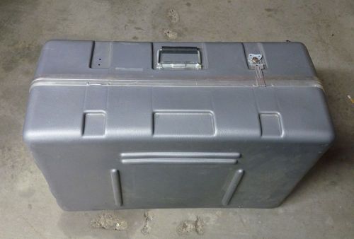 Hard transport case w inner foam panel compartments 31x21x14 harddig pelican for sale