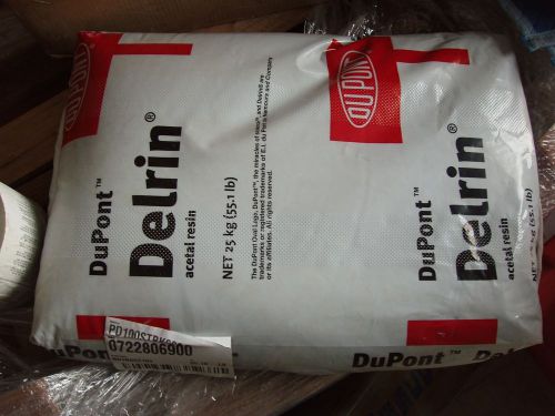 Plastic pellets Delrin 100ST BK602