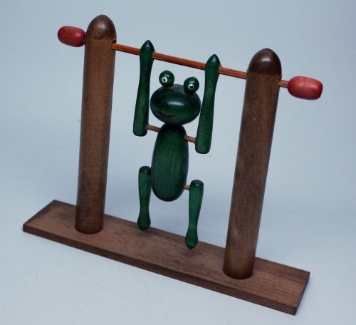Wooden Flipping Frog DESK ART Executive Toy Display owms001