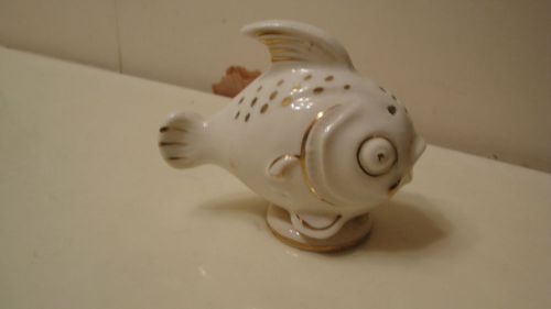 Single Salt or Pepper White with gold puffy Tropical FISH Japanscrew off base