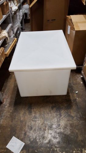 ** 67 Gallon Polyethylene Tank with Cover, 36 x 24 x 18&#034; (SHIPS BY TRUCK) **