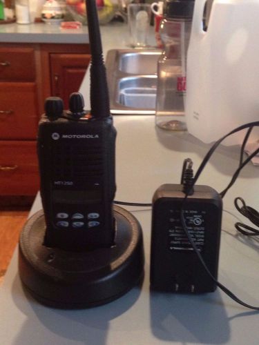 Motorola HT1250 UHF Portable