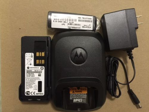 MOTOROLA OEM XPR 7550/7350 SINGLE UNIT CHARGER WITH BATTERY AND BELT CLIP