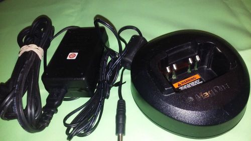 MOTOROLA Mag One CHARGER with Orig. POWER SUPPLY for BPR40 TWO WAY RADIO, GREAT!