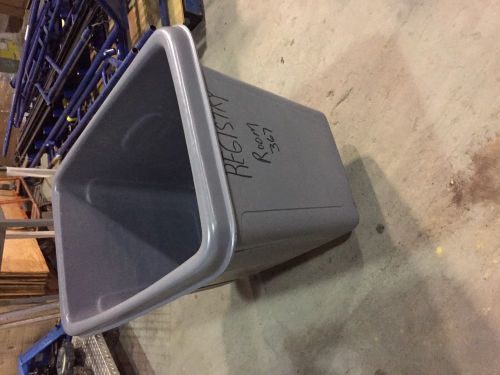 LOT OF 3 Rubbermaid Utility Carts / Trucks &#034;PICK UP ONLY&#034; MANASSAS VA