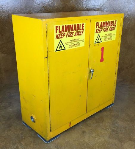 Justrite Safety Storage Cabinet Flammable Liquids * 2 Shelves * 44.5&#034;x20&#034;x44.5&#034;