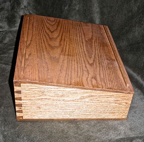 TABLE TOP SOLID OAK PORTABLE LECTURN HAND MADE W/ DOVETAIL CONSTRUCTION