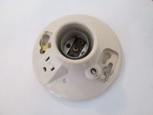 Porcelain LAMPHOLDER Bulb Fixture w/ Pull Chain &amp; Grounded Outlet LEVITON 9726-C
