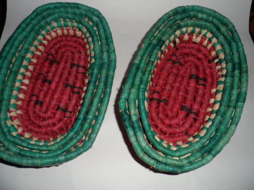 Woven Bread Baskets Lot of 24 Restaurant Nesting 3 Sizes Red Green Natural