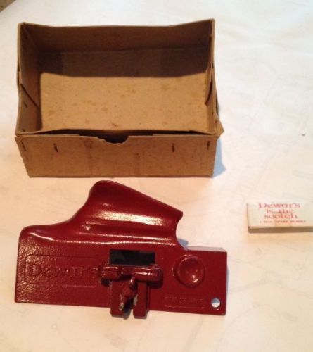 Dewar&#039;s Scotch Metal Box Cutter with Box and Extra Blades