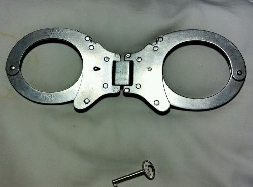 Clejuso hinged handcuffs