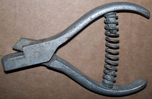 Vintage Ear Notcher Notch Tool Cattle Swine Hog Pig Farm Agriculture Country