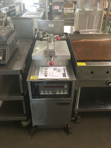 Henny Penny 500 Commercial Electric 3-Phase Pressure Deep Fryer
