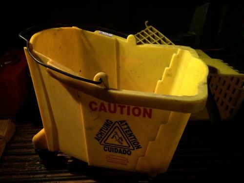 rubbermaid mop bucket wringer