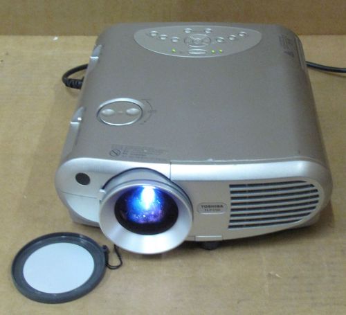 Toshiba tlp-550 3 lcd digital multimedia projector,1100 lumens,400:1 contrast for sale