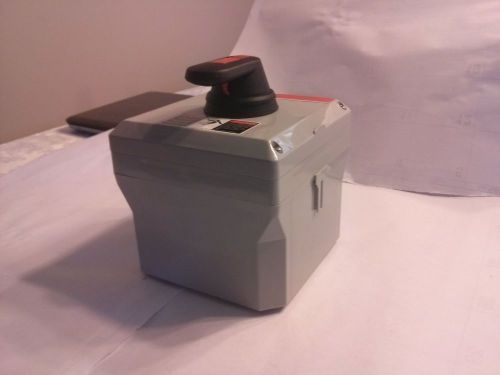 3-pole 40a disconnect switch in plastic enclosure for sale
