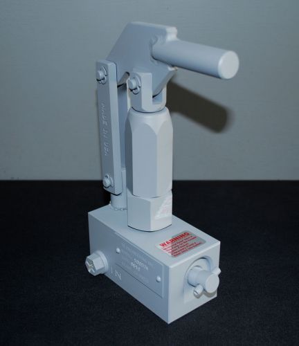 TR Engineering Model 100-5V  Hydraulic Hand Pump