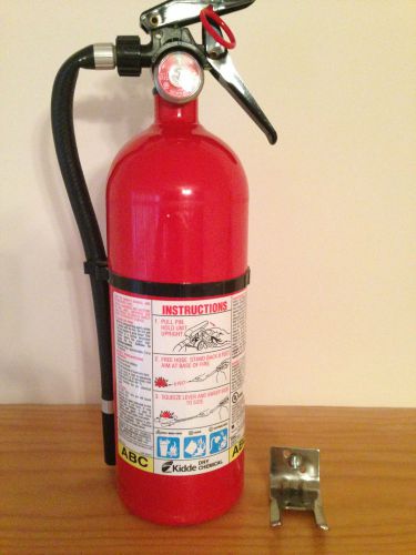 Kidde Pro 5 TCM-8 Dry Chemical Fire Extinguisher 3A 40BC 5 pound w/ wall hook