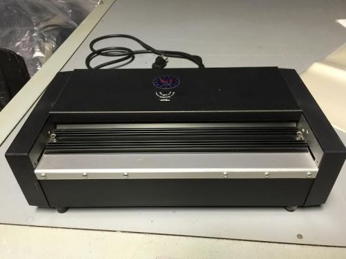 Model 7000 Laminator w/ free pouch assis