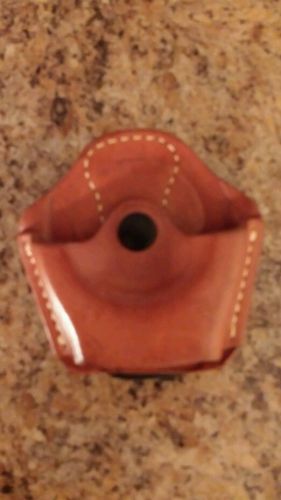 Paddle back handcuff holder light brown