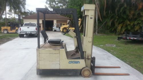 CROWN ELECTRIC FORKLIFT  3000LBS THREE WHEEL