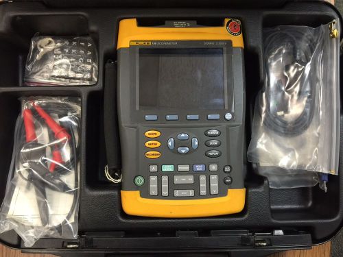 Fluke 199 ScopeMeter 2.5GS/s Dual-Input 200MHz HandHeld W/ New charger