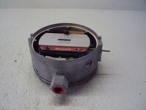 HONEYWELL C437D 1005 GAS PRESSURE SWITCH  ( USED )
