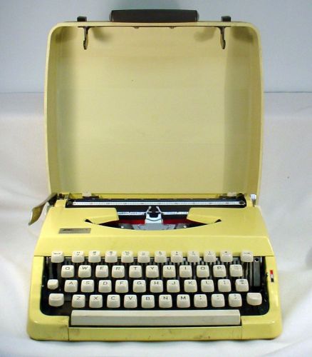Vintage KMART 100 Manual Typewriter with Case COLLECTIBLE OFFICE