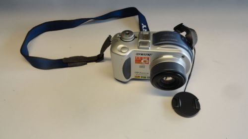 M6: Sony Mavica MVC-CD200 2.1MP Digital Camera