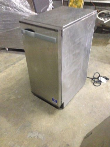Used manitowoc sm-50a air cooled 53 lb undercounter cube ice machine for sale