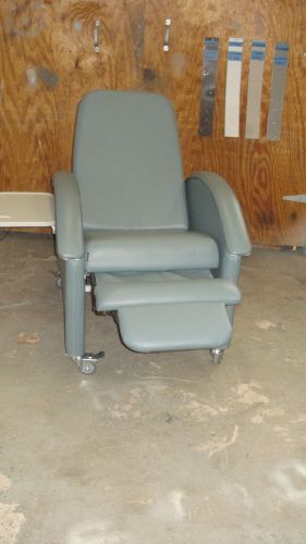 Winco 656 Recliner As Is Light Green Upholstery Nice Condition