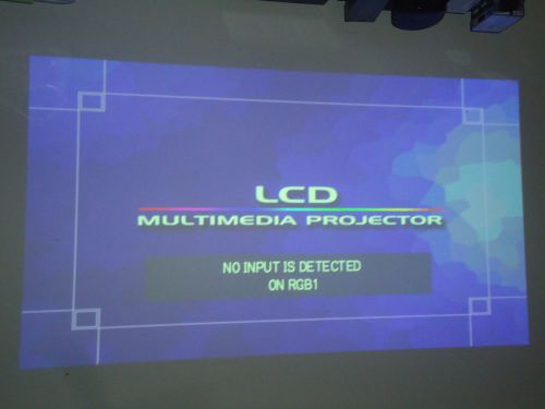 Hitachi CP-S335 Multimedia LCD Projector 889 used lamp hours - READ DESCRIPTION