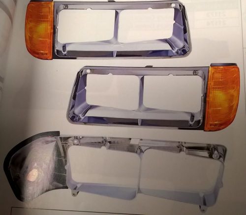 FREIGHTLINER FLD HEADLIGHT BEZEL WITH TURN SIGNAL *LEFT OR RIGHT * YOUR CHOICE.