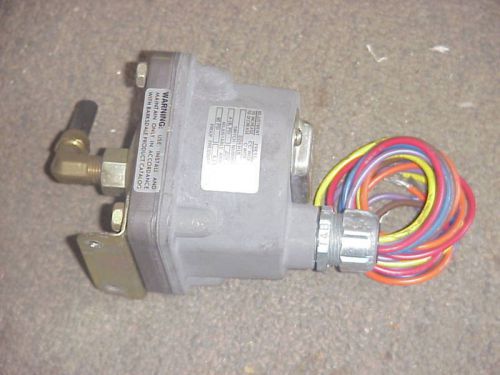 Transamerica Delaval pressure or vacuum switch D2H-H18