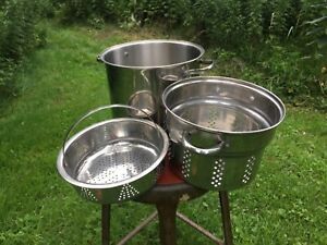 Vintage WEAR-EVER 12Qt. STOCK POT with two stainless Pot strainers steamers