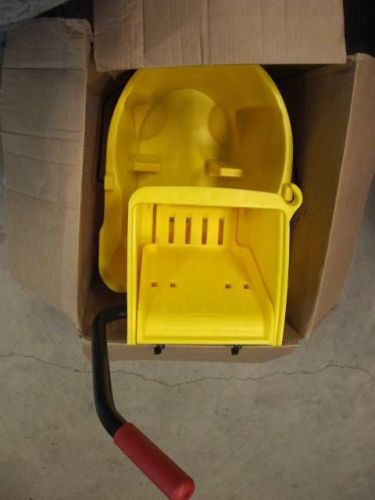 Rubbermaid commercial 7580 wavebrake 35 quart side pressure mop wringer bucket for sale