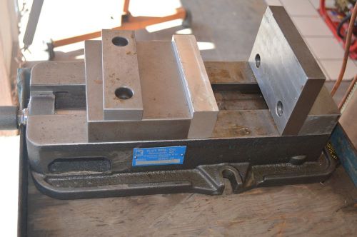 KURT ANGLOCK D675 6&#034; MILL VISE  EXCELLENT COND  Workholding