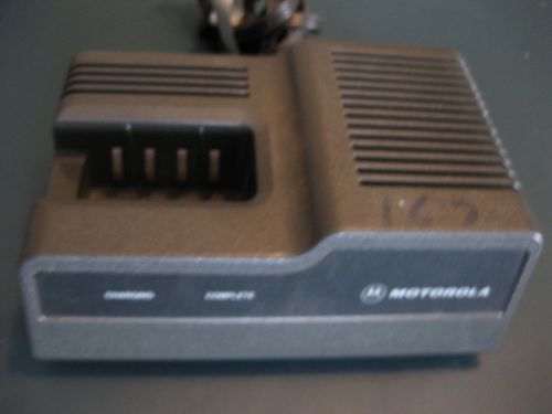 Motorola Model NTN4633C Charger for P200 HT600 MT1000 MTX800 MTX900 Radios (AN05