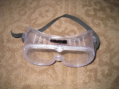 Plastic safety goggles - great for your child&#039;s biology class - pre-owned for sale