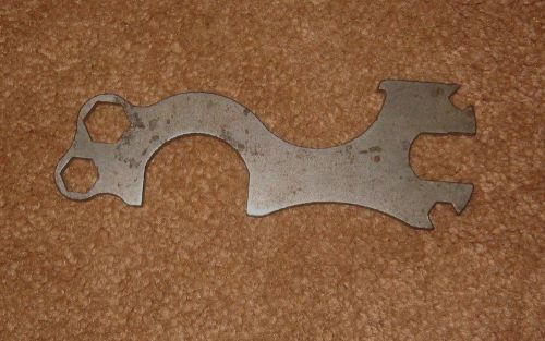 0LD Unusual  CAST STEEL WRENCH &gt; Assorted sizes,